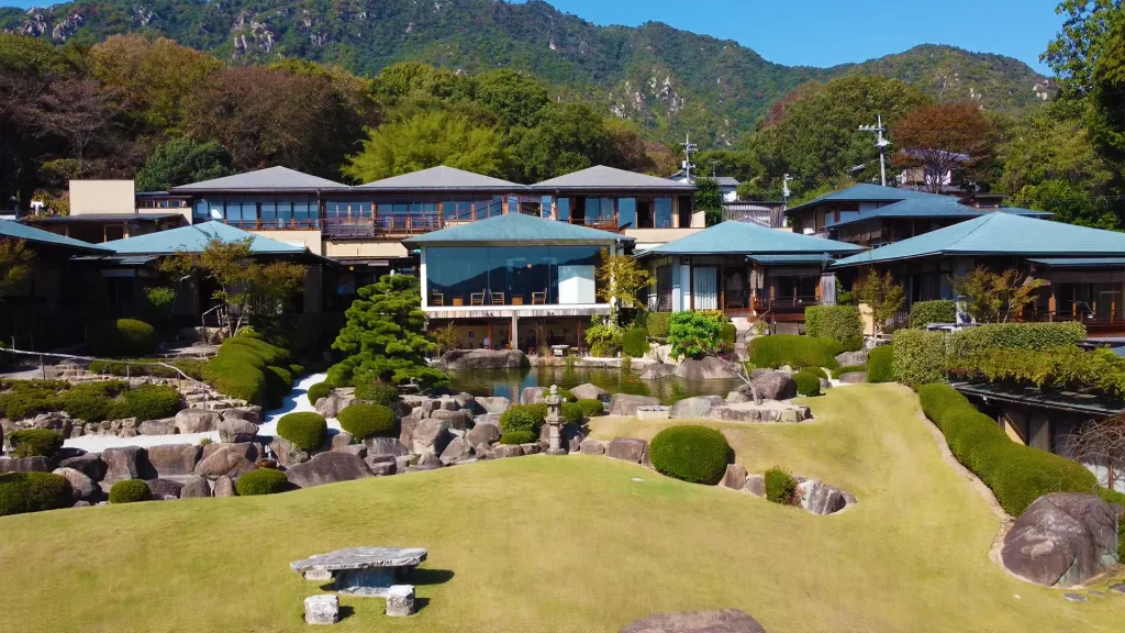 #49 厳島を望む魅惑の四阿（あずまや）