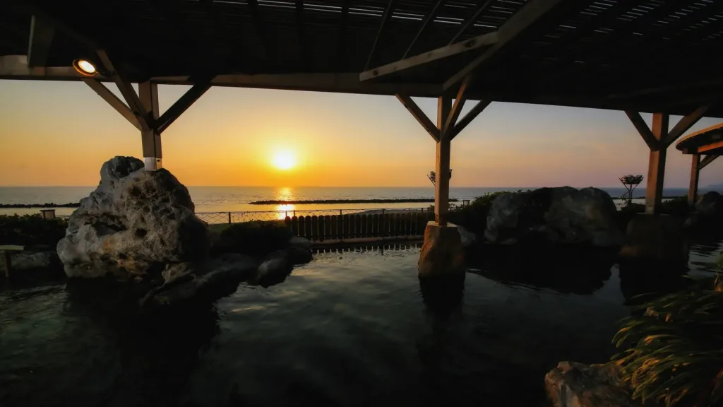 瀬波の夕景へ。