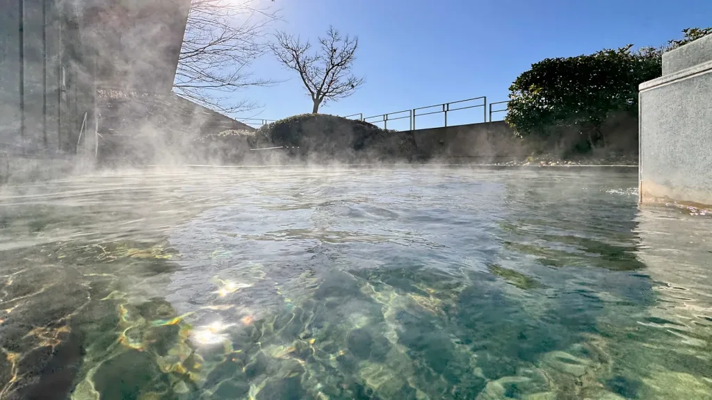 光が降りそそぐ、敷島の湯