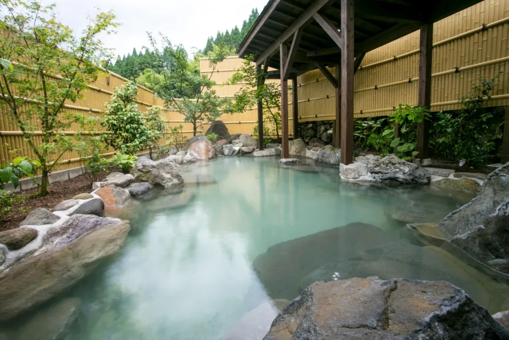 今日は何色?黒川の硫黄泉