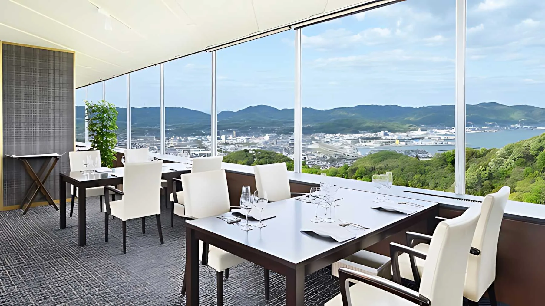 山側でも、湯船から瀬戸内海