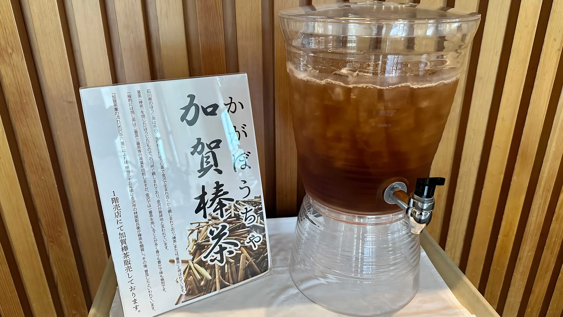 お城の堀前、ひとり整う朝。